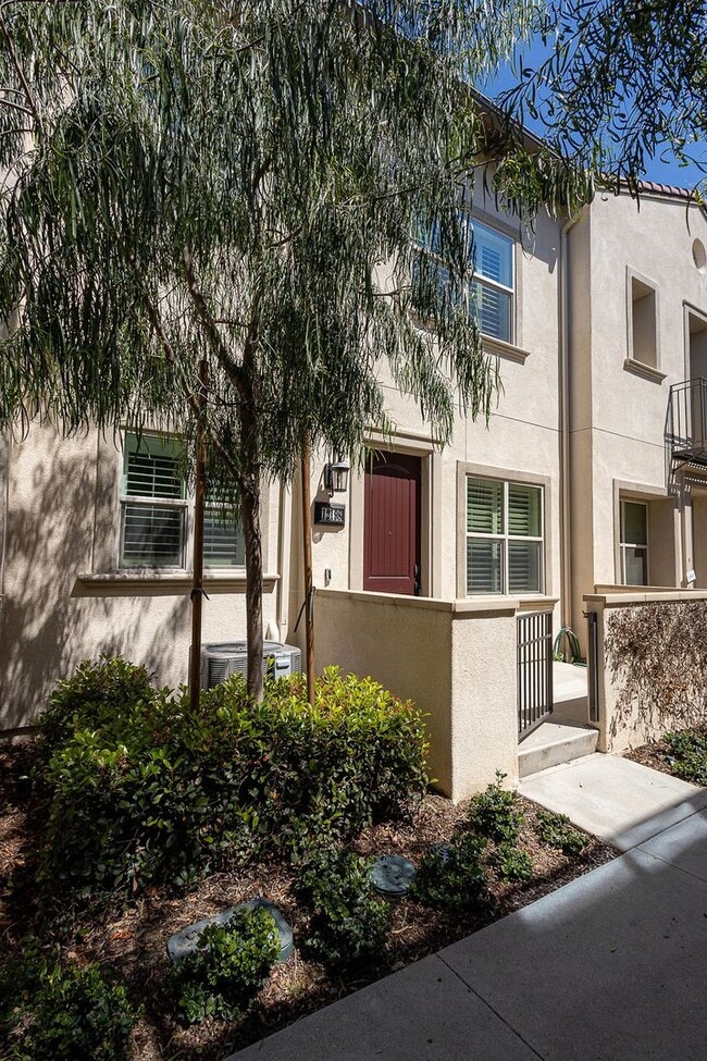 Building Photo - Bright and Airy Split-Level Townhouse in W...