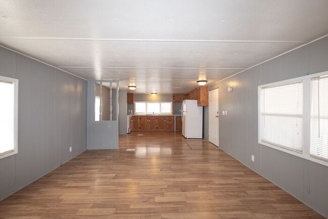 Building Photo - Newly Renovated Mobile Home