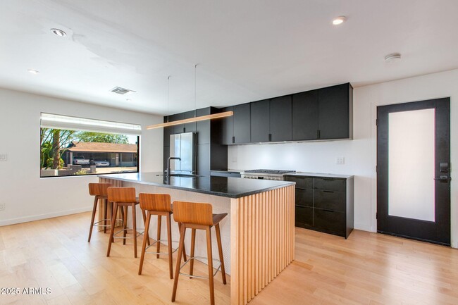 Foto del edificio - 3508 N 62nd Pl