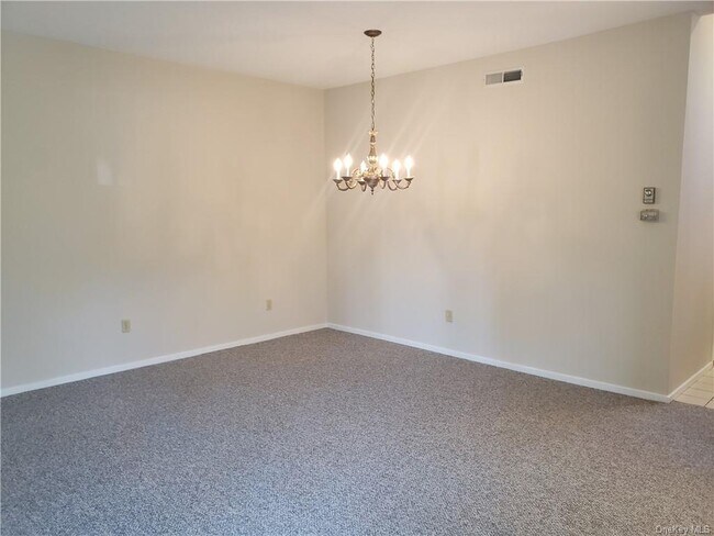Building Photo - 512 Heritage Hills