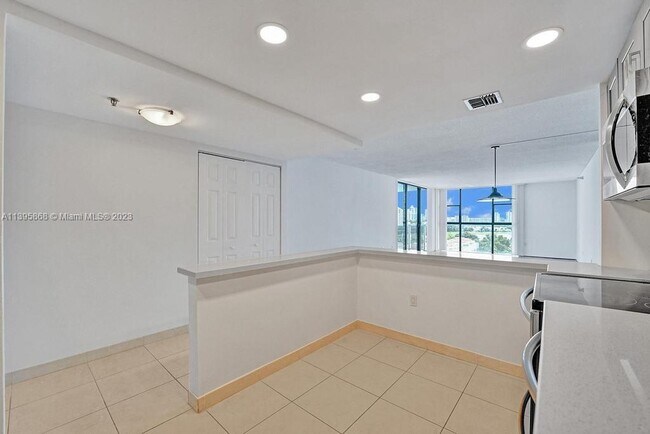 Building Photo - 20505 E Country Club Dr