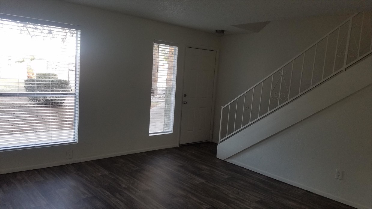 Primary Photo - 4615 N 39th Ave