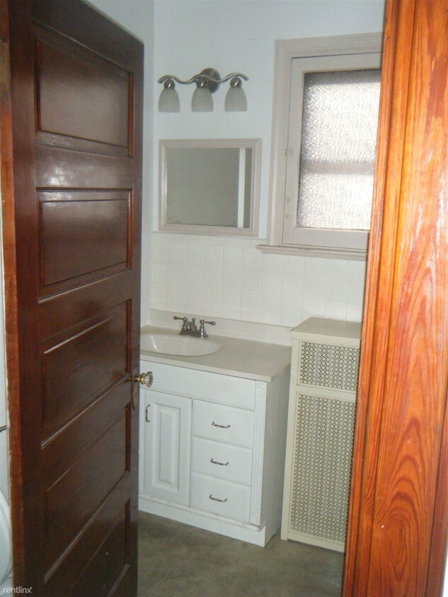 Building Photo - 328 Delmar Ave