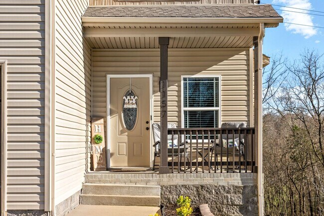 Building Photo - Pet Friendly Three Bedroom with Bonus!