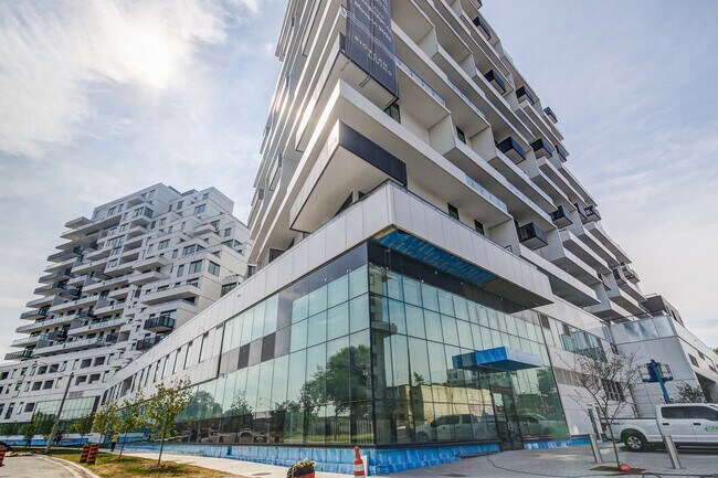 Photo du bâtiment - 1050 Eastern Ave