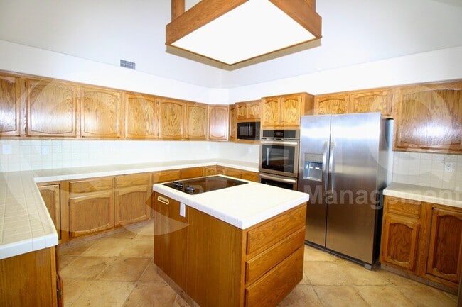 Building Photo - 1605 Fairway Pl
