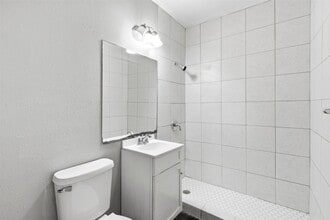 Building Photo - 344 Pennington Dr