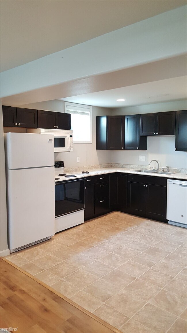 Building Photo - 2 br, 1 bath Duplex - 414 N 22nd St Lower ...