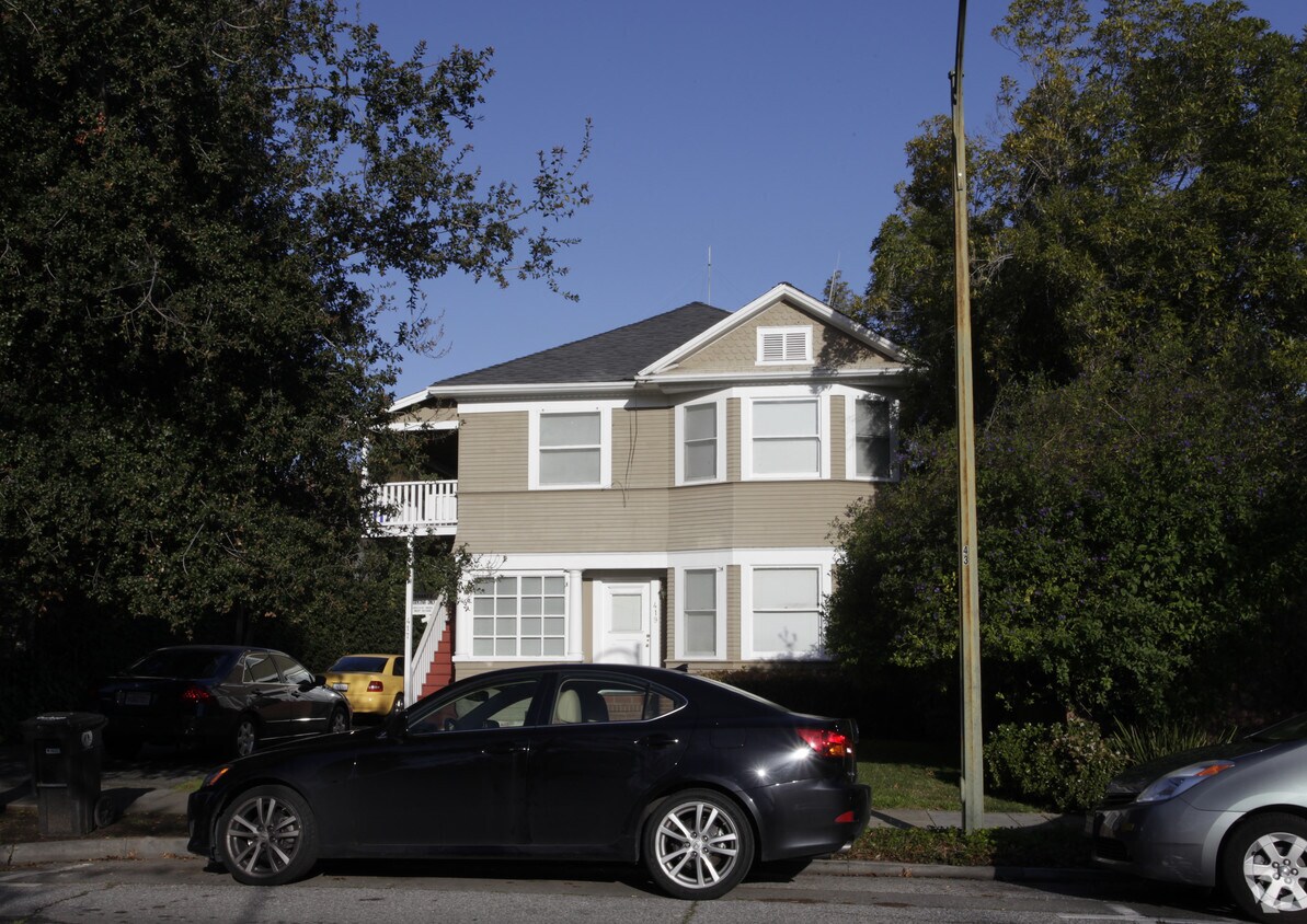 Building Photo - 413-419 Forest