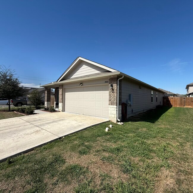 Building Photo - 19000 Romano Dr