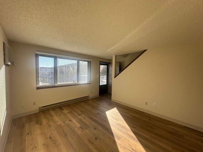 Building Photo - Two Bedroom, One and half bath townhome cl...