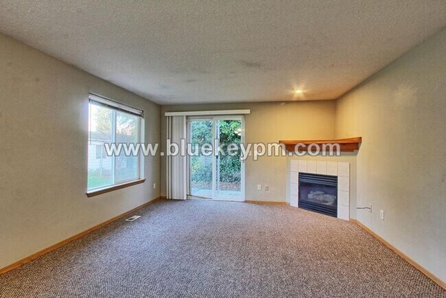 Foto del edificio - 3 Bed, 2 Bath Home in a Culdesac Near St. James Road and NE 54th Street