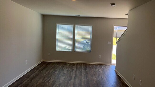 Foto del edificio - Charming single family house!3bedrooms, 3b...