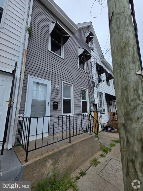 Building Photo - 166 Jersey St