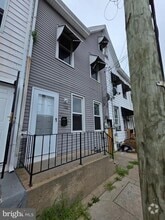 Building Photo - 166 Jersey St