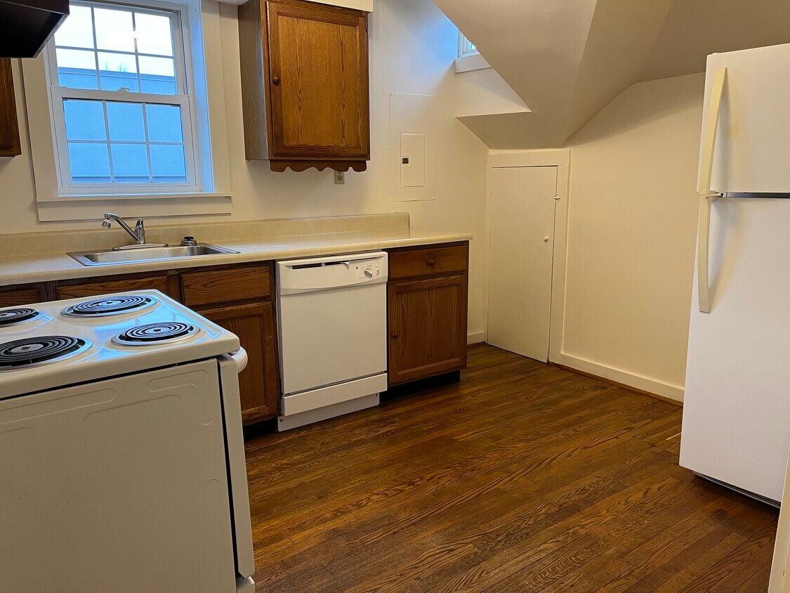 Foto principal - 213 E Main St