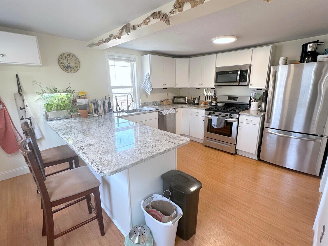 40 Warren St Unit 2, Cambridge, MA 02141 40 Warren St Cambridge, MA