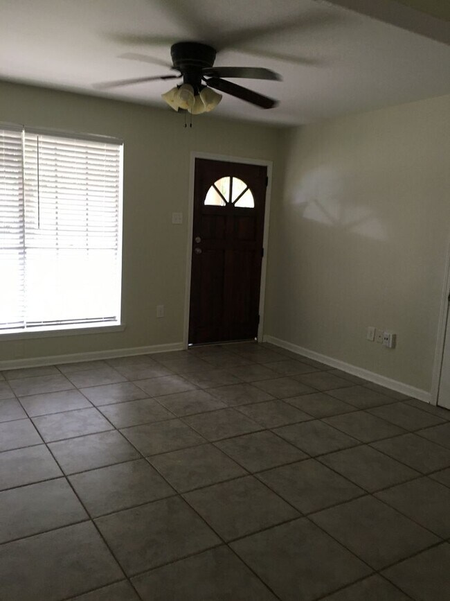 Foto del edificio - 1120 Wylie Dr