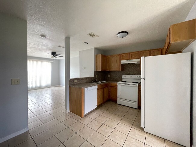 Building Photo - 4006 Madison Dr