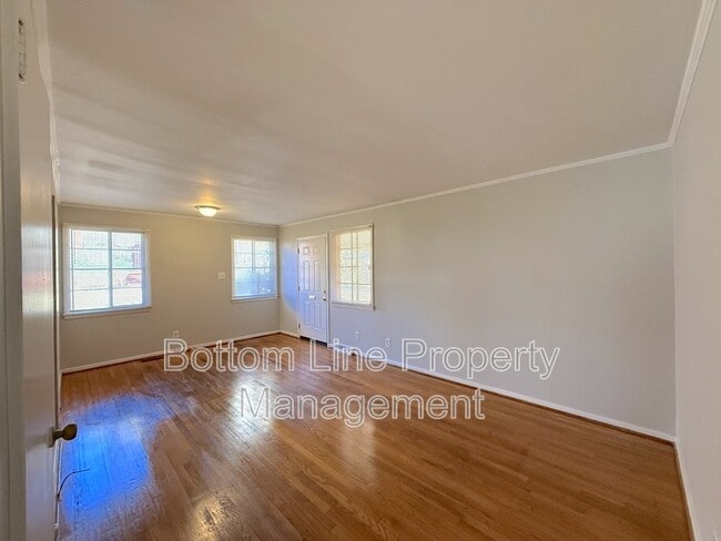 Foto del edificio - 3021 Marlborough Rd