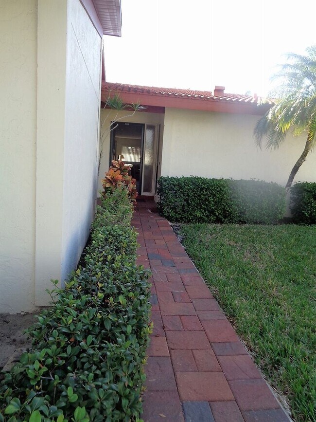 Foto del edificio - 753 Sorrento Inlet