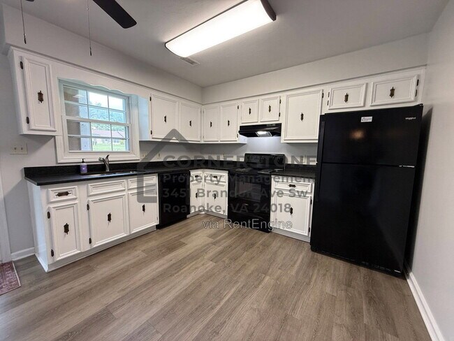 Foto del edificio - 1103 Lakeview Pl