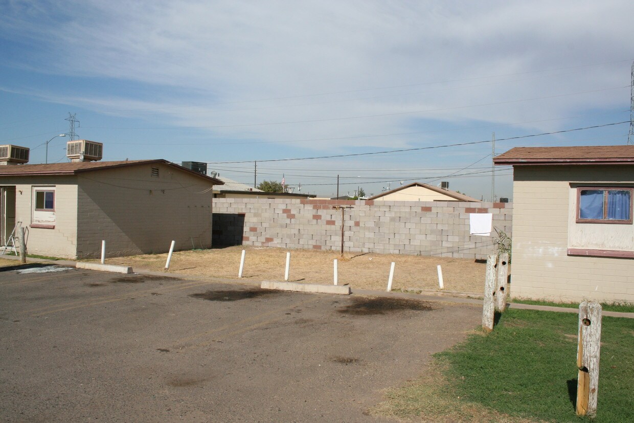 Parking - 825 S 30th Ave
