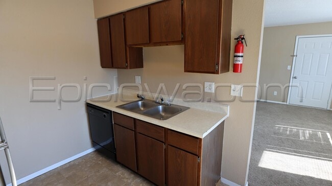 Building Photo - 1236 O Ave Pl NE