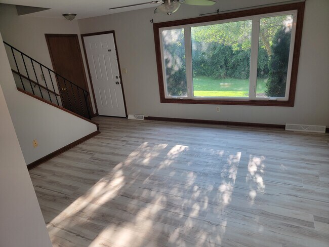 Foto del edificio - 224 E Woodlawn Rd