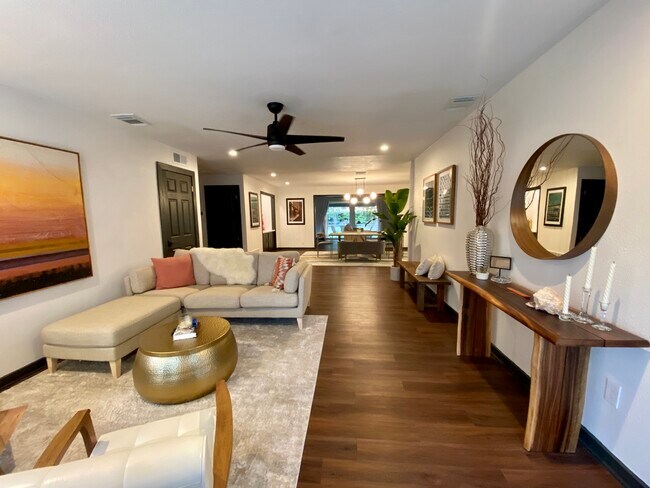 Foto del edificio - 374 Pinewood Ln