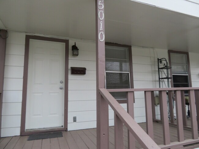 Building Photo - 5010 Walker St