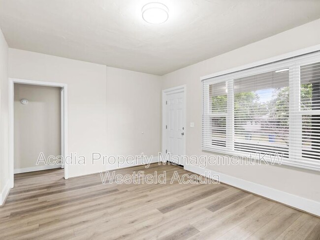 Building Photo - 3002 Porter Ave
