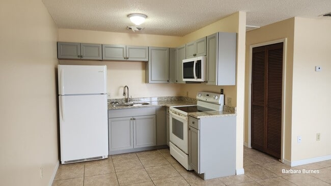 Foto del edificio - 1 bedroom 1 bath washer /Dryer included