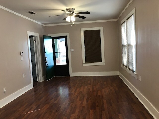 Building Photo - 542 Elm St
