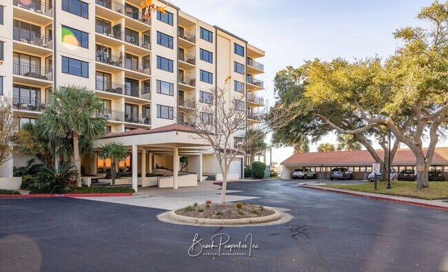 Building Photo - Downtown 2/2 Condo next to the Community M...