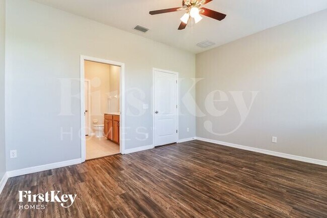Building Photo - 7948 Foxgrove Dr