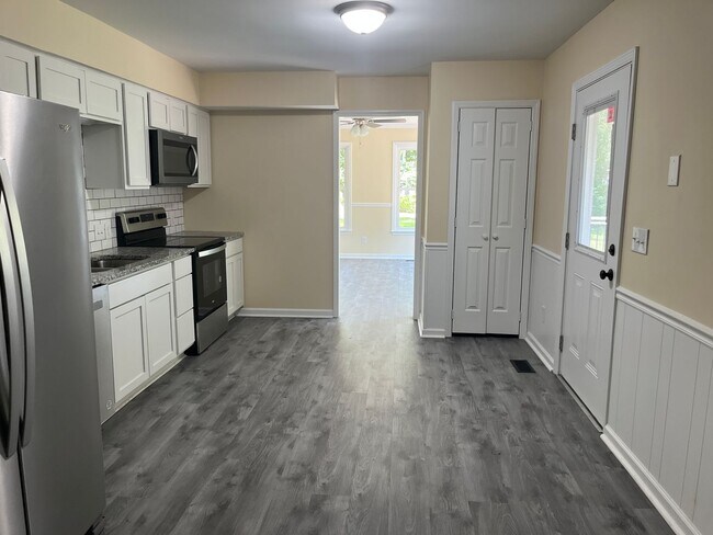 Foto del edificio - 220 Edgewood Dr