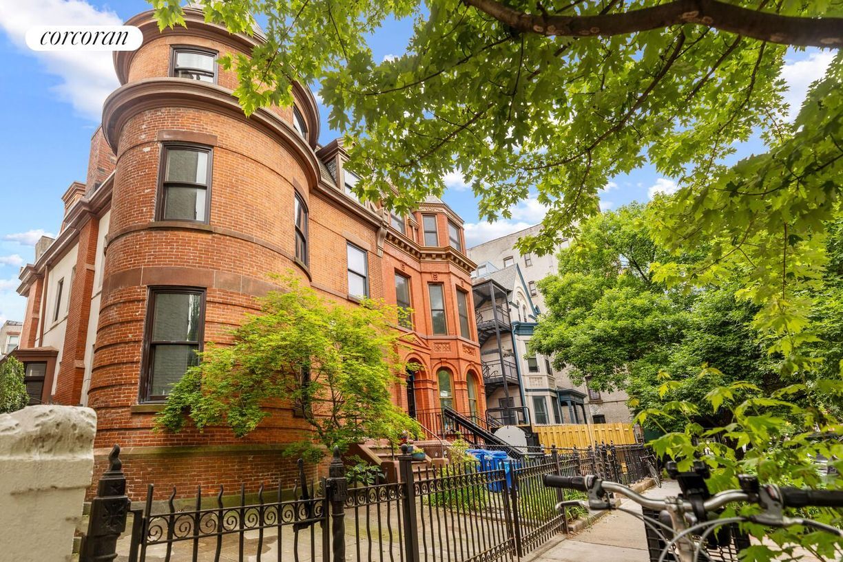 Foto principal - 1372 Dean St