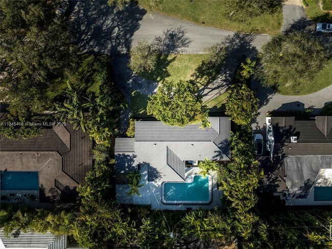 Foto del edificio - 1350 Mendavia Ave