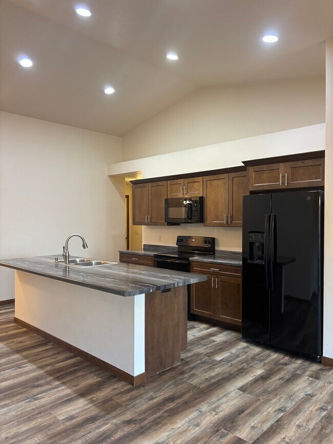 Foto del edificio - 2382 Jacobsen Rd