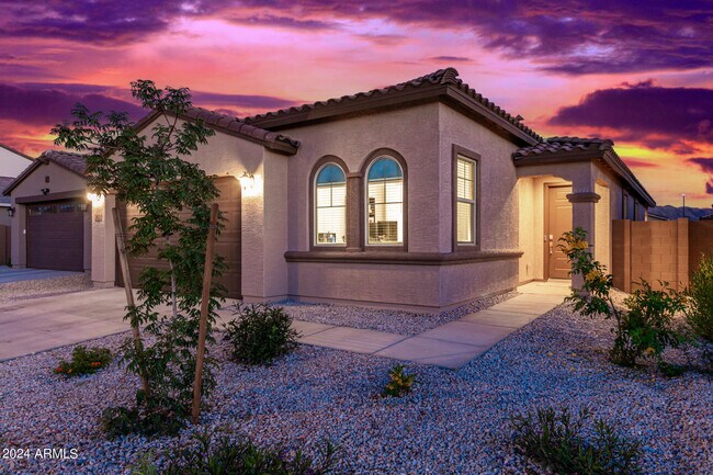 Building Photo - 2621 W Hidalgo Ave
