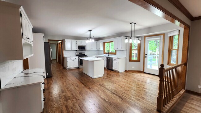 Building Photo - 3467 Charlemaine Dr
