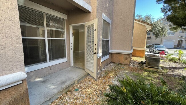 Foto del edificio - 17954 Villa Creek Dr