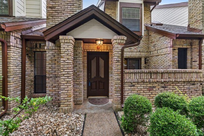 Building Photo - 10819 Crown Colony Dr