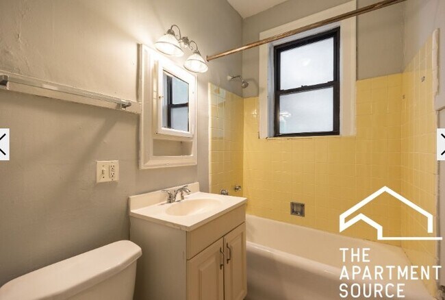 Building Photo - 4546 N Damen Ave