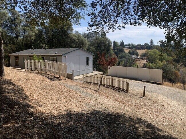 Building Photo - Enjoy country living with views in this 3-bedroom, 2-bath home.