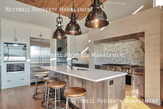 Foto del edificio - 1889 Oakridge Dr