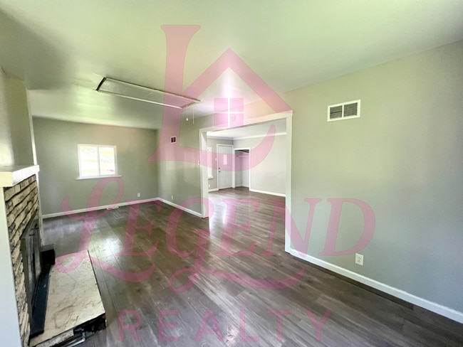 Building Photo - Spacious 3-Bedroom Home for Rent in Riverv...