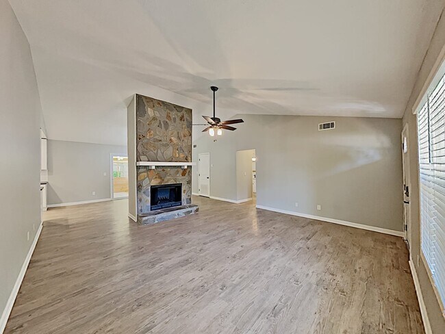 Building Photo - 3209 Meadowlark Ln NW