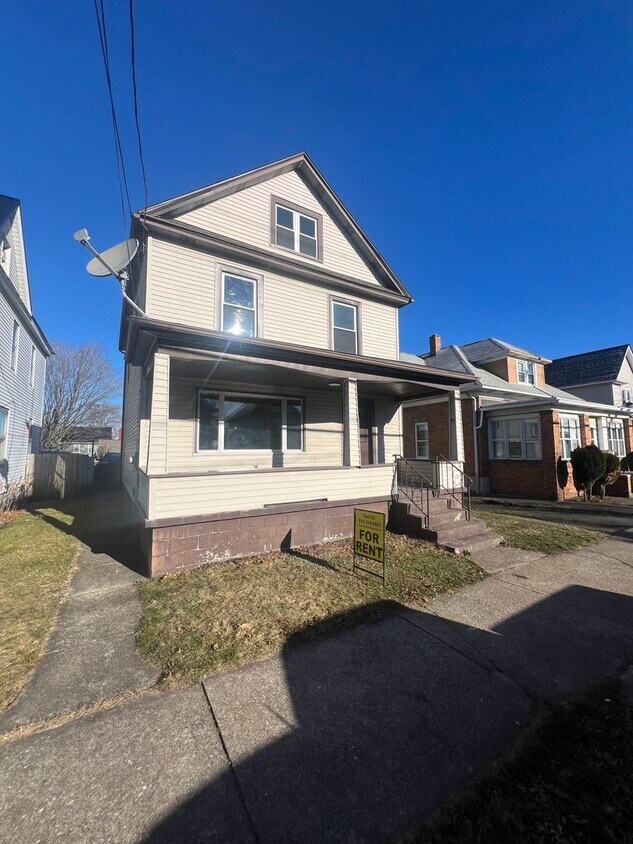 West Side 4 Bed 1 Bath House House Rental in Erie, PA